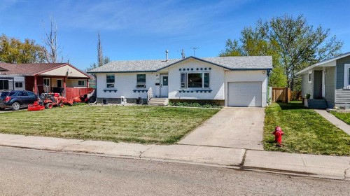 135 N 250 W, Raymond, AB - Outdoor With Facade
