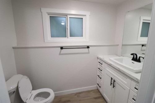 1816 11 St, Coaldale, AB - Indoor Photo Showing Bathroom