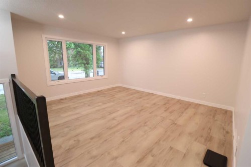 1816 11 St, Coaldale, AB - Indoor Photo Showing Other Room