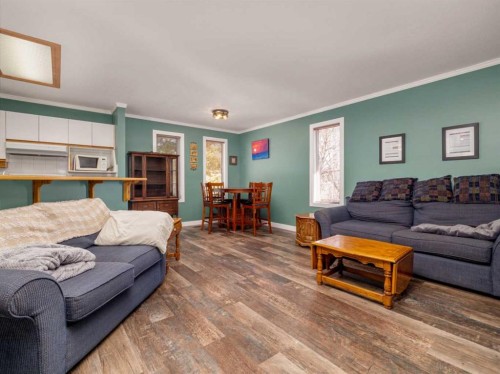 6005 46A Street, Taber, AB - Indoor Photo Showing Living Room