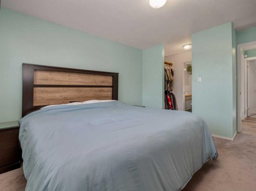 6005 46A Street, Taber, AB - Indoor Photo Showing Bedroom