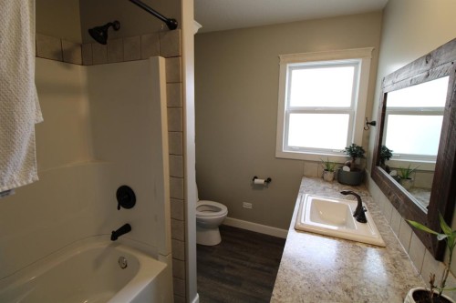 5715 56 St, Taber, AB - Indoor Photo Showing Bathroom