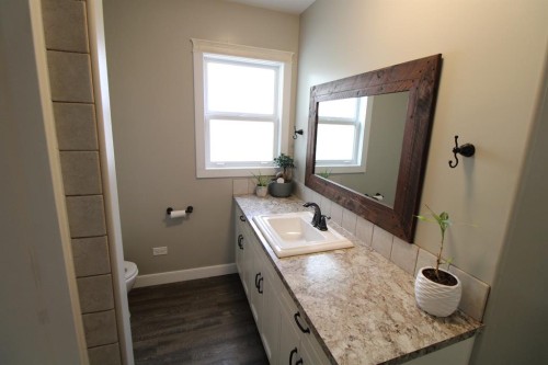 5715 56 St, Taber, AB - Indoor Photo Showing Bathroom