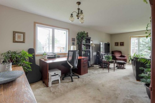 94 Elm Crescent South, Lethbridge, AB 