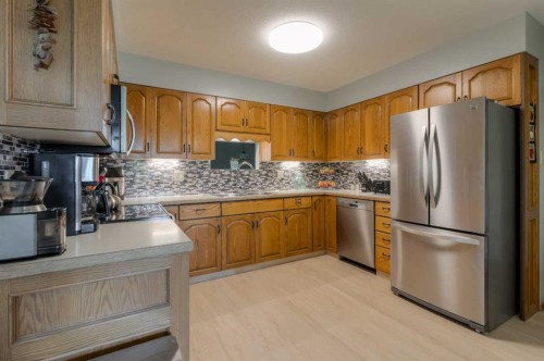 94 Elm Crescent South, Lethbridge, AB 