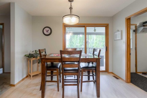 94 Elm Crescent South, Lethbridge, AB 