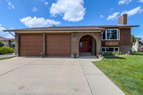 94 Elm Crescent SOUTH Lethbridge, AB T1K 4X1