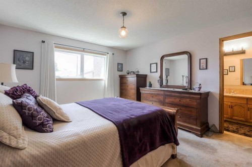 94 Elm Crescent South, Lethbridge, AB 