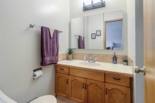 94 Elm Crescent South, Lethbridge, AB 