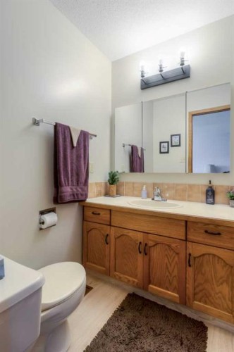 94 Elm Crescent South, Lethbridge, AB 