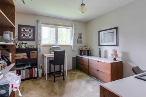 94 Elm Crescent South, Lethbridge, AB 