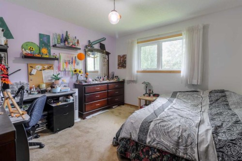 94 Elm Crescent South, Lethbridge, AB 