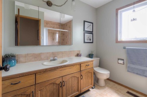 94 Elm Crescent South, Lethbridge, AB 