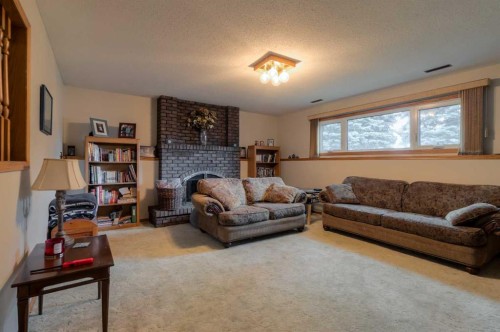 94 Elm Crescent South, Lethbridge, AB 