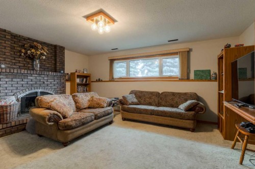 94 Elm Crescent South, Lethbridge, AB 