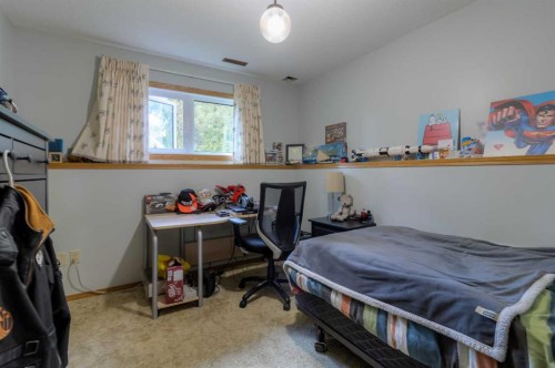94 Elm Crescent South, Lethbridge, AB 