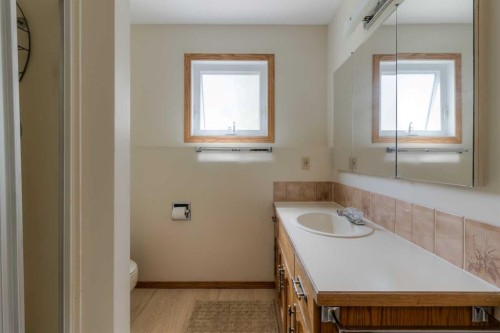 94 Elm Crescent South, Lethbridge, AB 