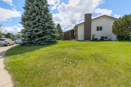 94 Elm Crescent South, Lethbridge, AB 