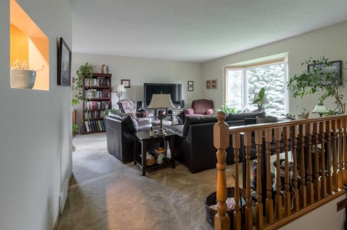 94 Elm Crescent South, Lethbridge, AB 