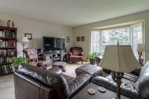 94 Elm Crescent South, Lethbridge, AB 