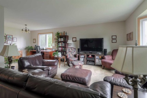 94 Elm Crescent South, Lethbridge, AB 