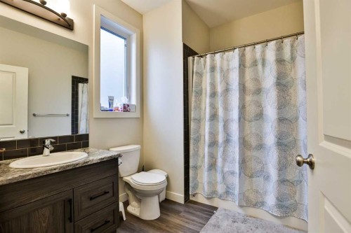 865 Atlantic Cove West, Lethbridge, AB - Indoor Photo Showing Bathroom