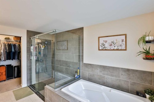 865 Atlantic Cove West, Lethbridge, AB - Indoor Photo Showing Bathroom