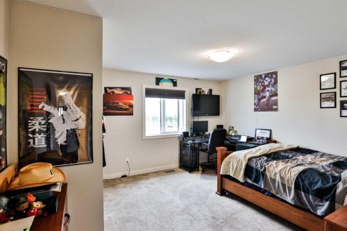865 Atlantic Cove West, Lethbridge, AB - Indoor Photo Showing Bedroom