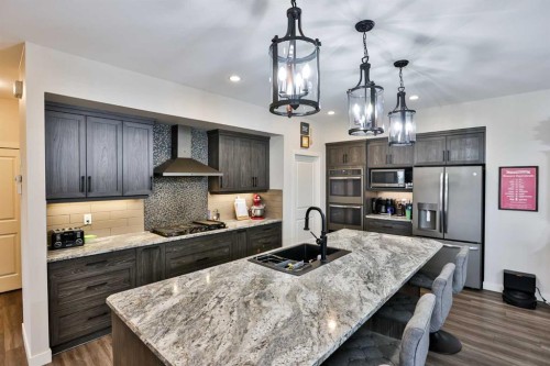 865 Atlantic Cove West, Lethbridge, AB - Indoor Photo Showing Kitchen With Double Sink With Upgraded Kitchen
