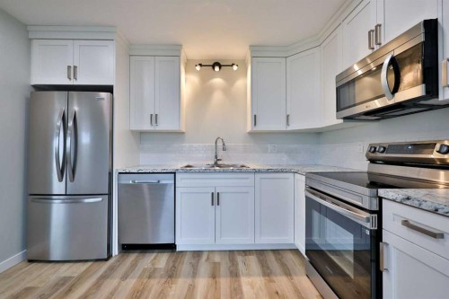 340 E 400 N, Raymond, AB - Indoor Photo Showing Kitchen