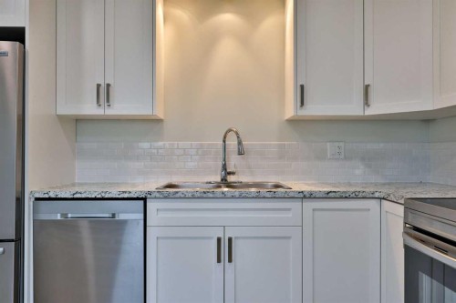 340 E 400 N, Raymond, AB - Indoor Photo Showing Kitchen With Upgraded Kitchen