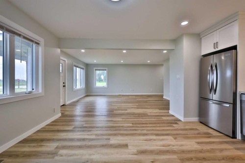 340 E 400 N, Raymond, AB - Indoor Photo Showing Other Room