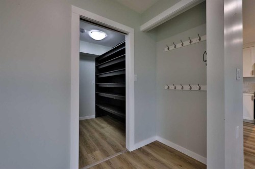 340 E 400 N, Raymond, AB - Indoor Photo Showing Other Room
