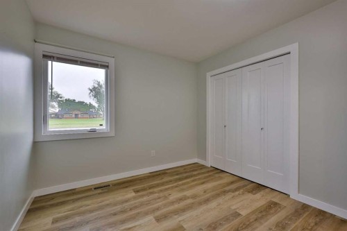 340 E 400 N, Raymond, AB - Indoor Photo Showing Other Room