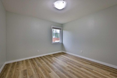 340 E 400 N, Raymond, AB - Indoor Photo Showing Other Room