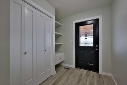 340 E 400 N, Raymond, AB - Indoor Photo Showing Other Room