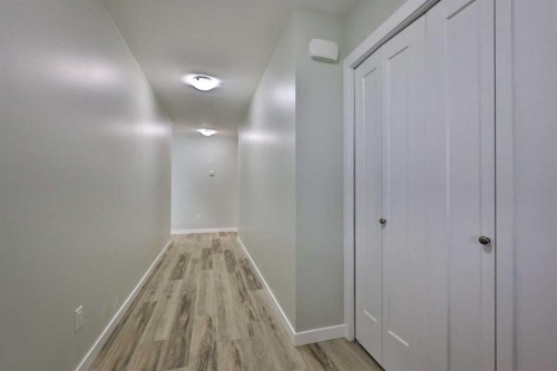 340 E 400 N, Raymond, AB - Indoor Photo Showing Other Room