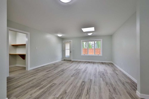 340 E 400 N, Raymond, AB - Indoor Photo Showing Other Room