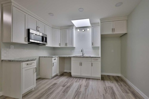 340 E 400 N, Raymond, AB - Indoor Photo Showing Kitchen