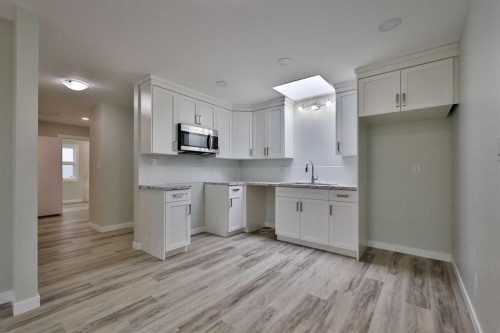 340 E 400 N, Raymond, AB - Indoor Photo Showing Kitchen