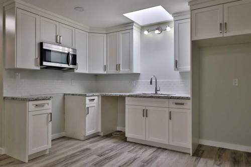 340 E 400 N, Raymond, AB - Indoor Photo Showing Kitchen