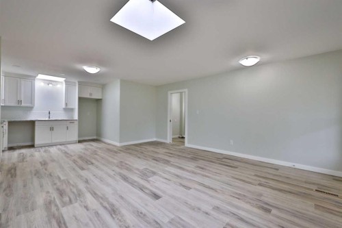340 E 400 N, Raymond, AB - Indoor Photo Showing Kitchen