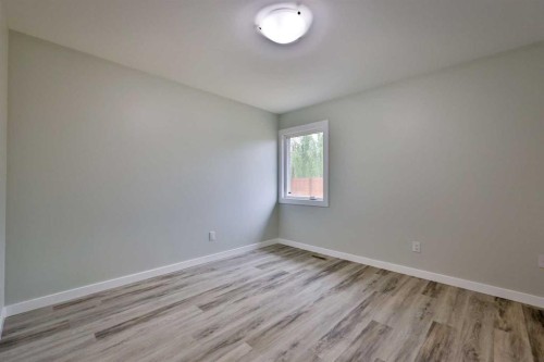 340 E 400 N, Raymond, AB - Indoor Photo Showing Other Room