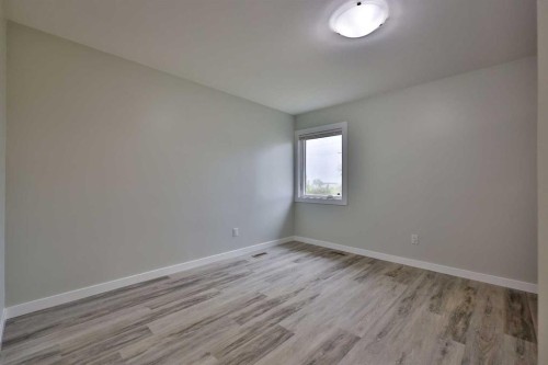 340 E 400 N, Raymond, AB - Indoor Photo Showing Other Room