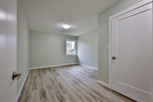 340 E 400 N, Raymond, AB - Indoor Photo Showing Other Room
