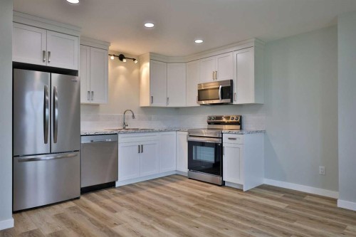 340 E 400 N, Raymond, AB - Indoor Photo Showing Kitchen