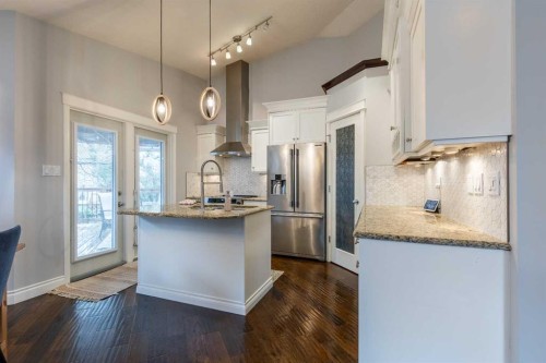 293 Heritage Boulevard West, Lethbridge, AB - Indoor Photo Showing Kitchen With Upgraded Kitchen