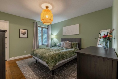 293 Heritage Boulevard West, Lethbridge, AB - Indoor Photo Showing Bedroom