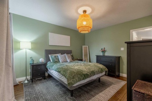 293 Heritage Boulevard West, Lethbridge, AB - Indoor Photo Showing Bedroom