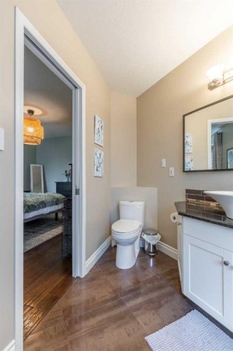 293 Heritage Boulevard West, Lethbridge, AB - Indoor Photo Showing Bathroom